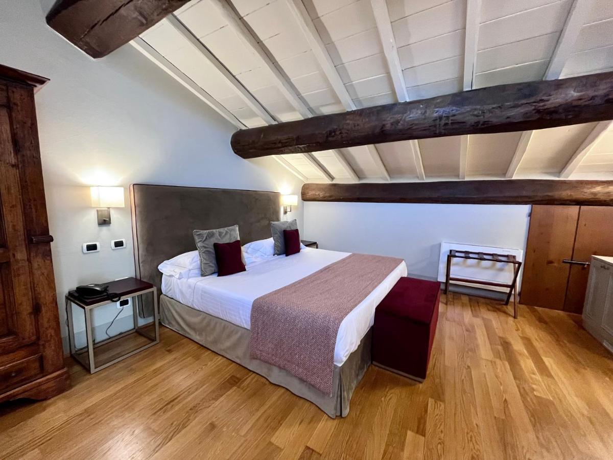 Relais Della Rovere กอลเลวัลเดลซา ภายนอก รูปภาพ